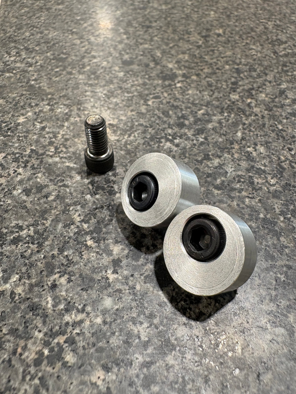 Recoil lug anti-rotation blocks